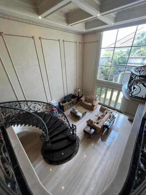 dijual rumah vbr pakuwon indah