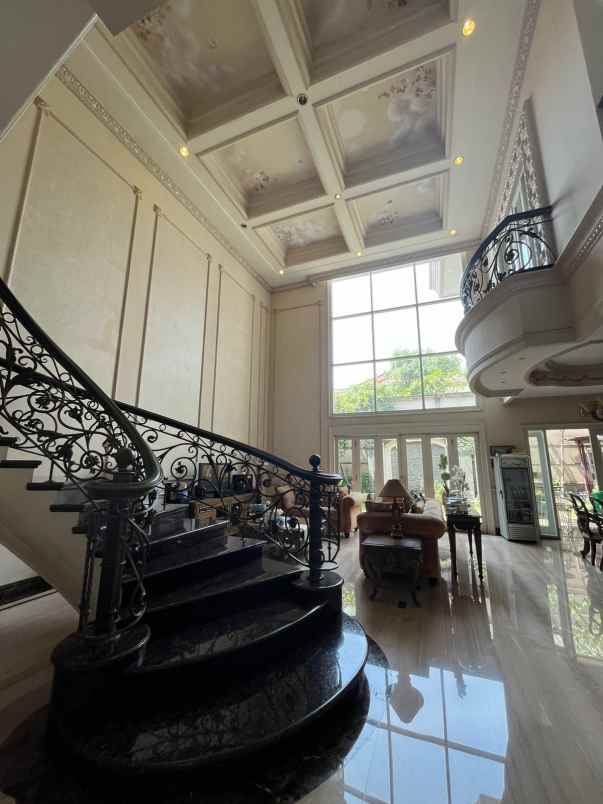 dijual rumah vbr pakuwon indah