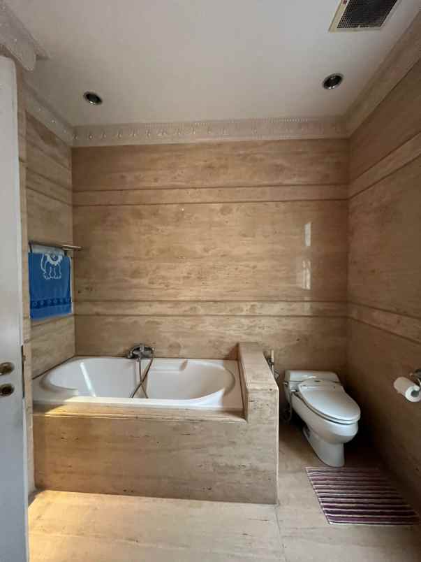dijual rumah vbr pakuwon indah