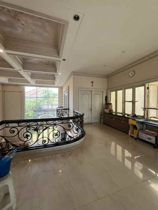 dijual rumah vbr pakuwon indah