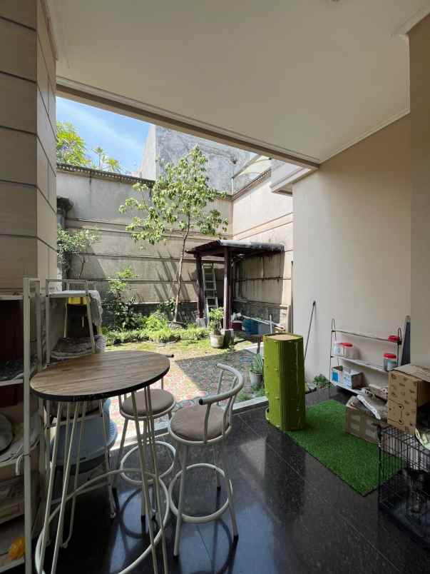 dijual rumah vbr pakuwon indah