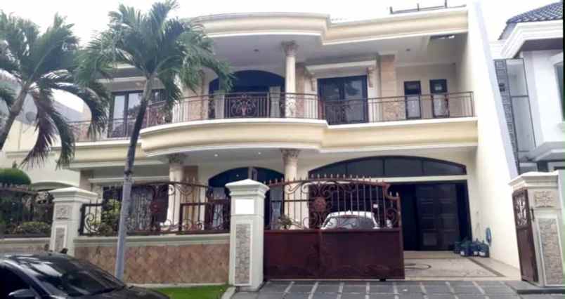dijual rumah villa westwood pakuwon city