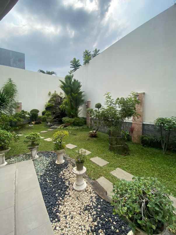 dijual rumah villa westwood pakuwon city