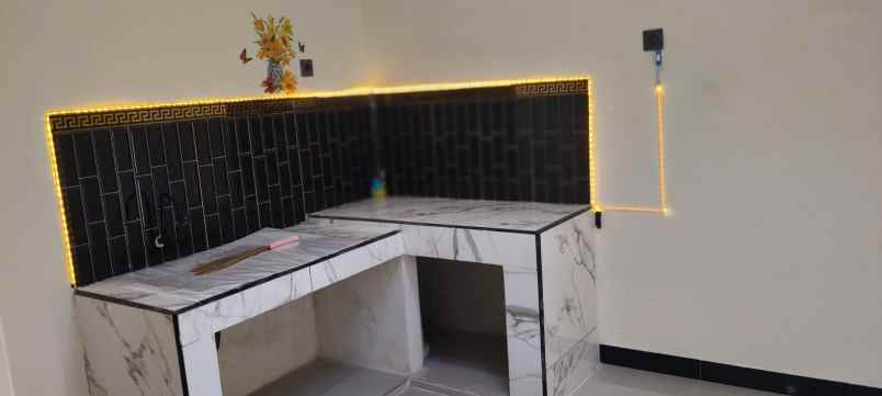 dijual rumah wiguna selatan