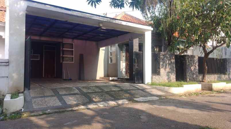 dijual rumah wisma medokan selatan