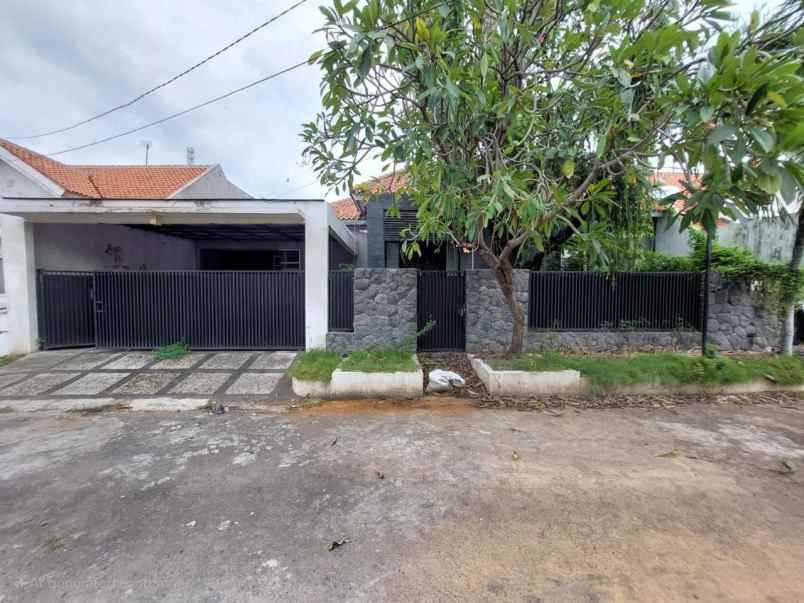 dijual rumah wisma medokan selatan