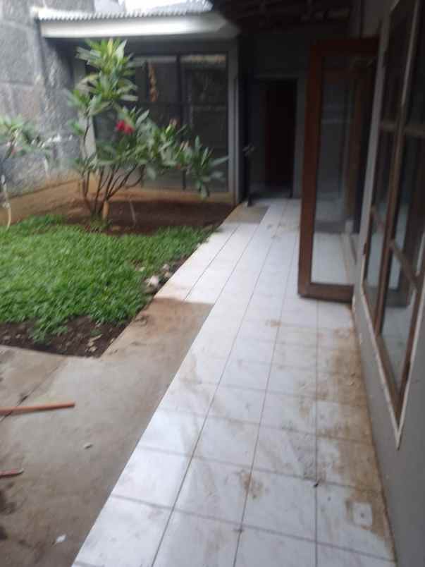 dijual rumah wisma medokan selatan