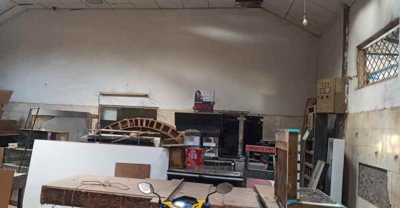 dijual tanah dan bangunan ex workshop