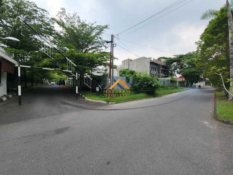 dijual tanah komplek padang golf