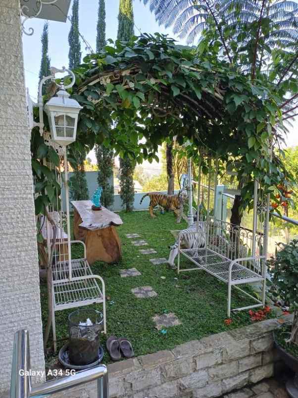 dijual villa dago giri bandung