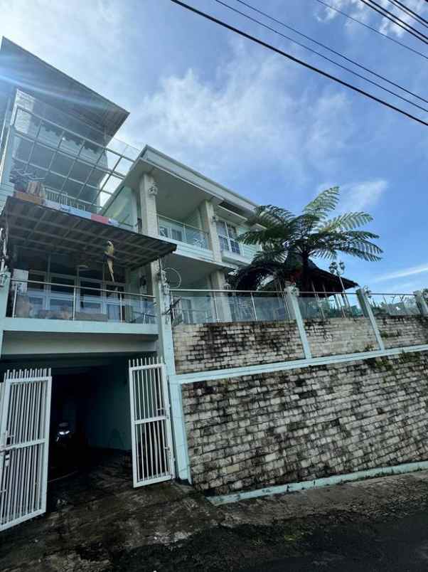 dijual villa dago giri bandung