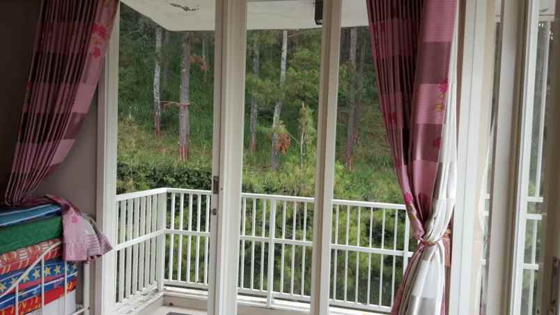 dijual villa jalan kusuma pinus kota