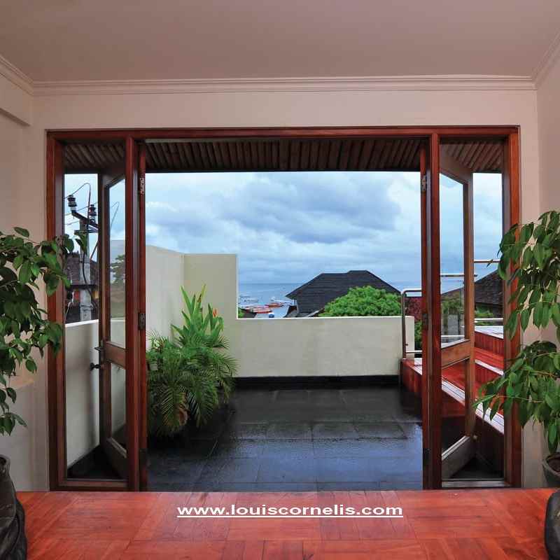 dijual villa jalan pratama