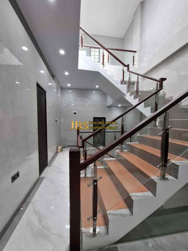 dijual villa komplek citraland gama