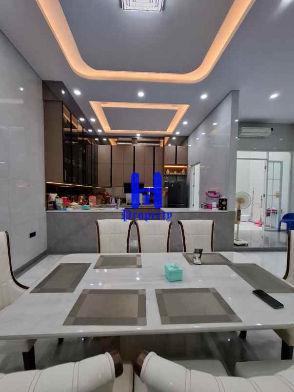 dijual villa komplek citraland gama