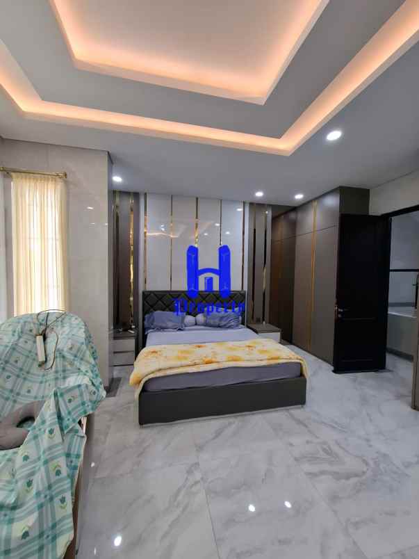 dijual villa komplek citraland gama