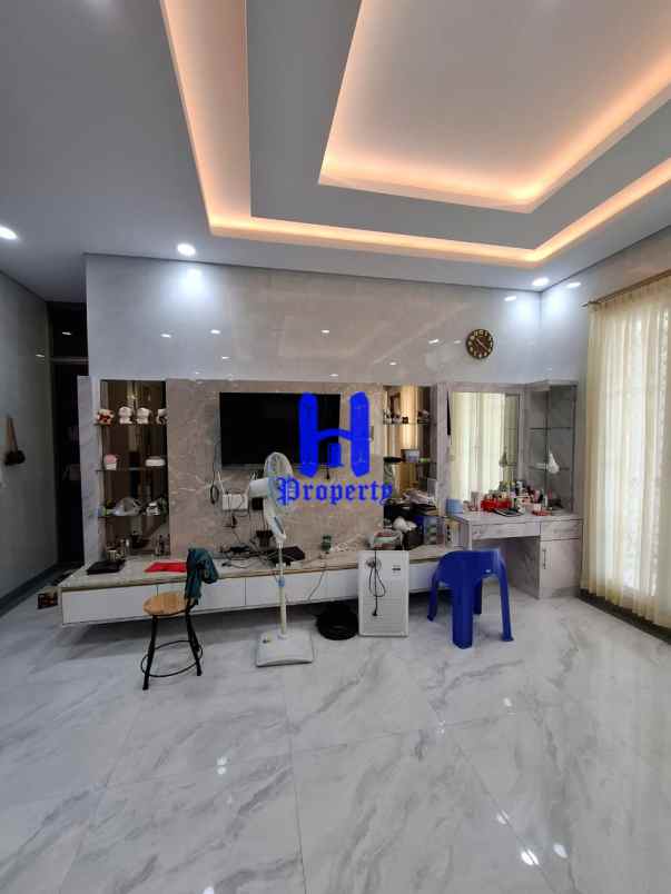 dijual villa komplek citraland gama