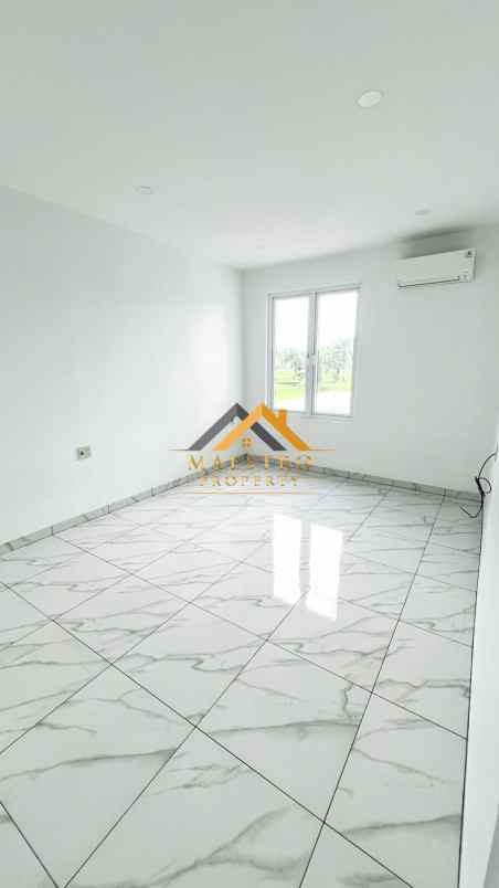 dijual villa komplek graha metropolitan