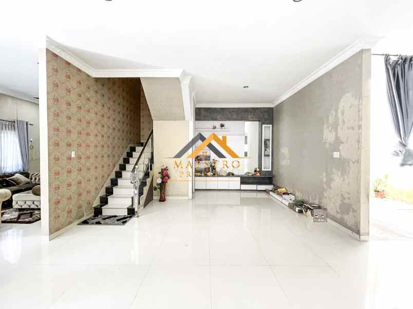 dijual villa komplek green house jalan