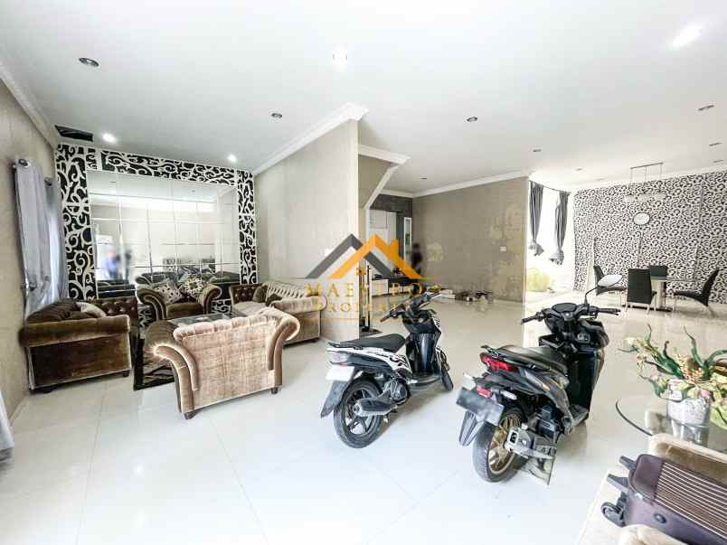 dijual villa komplek green house jalan