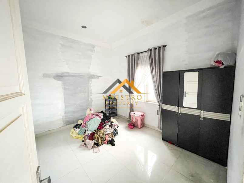 dijual villa komplek green house jalan