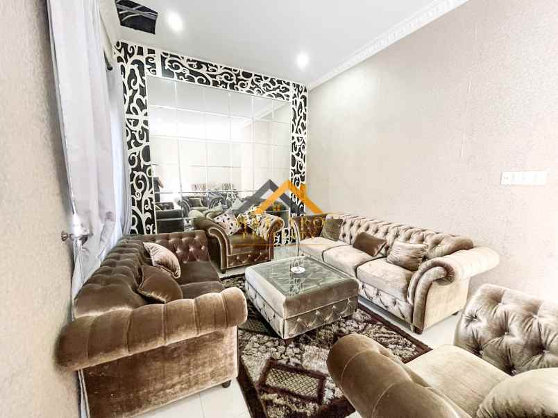 dijual villa komplek green house jalan