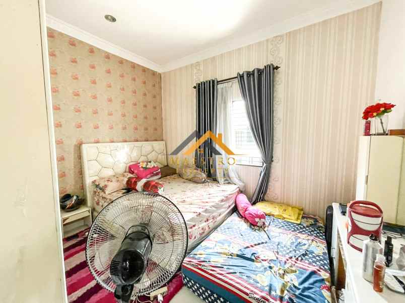 dijual villa komplek green house jalan