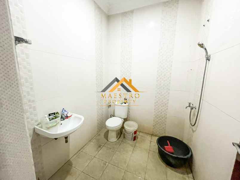 dijual villa komplek green house jalan