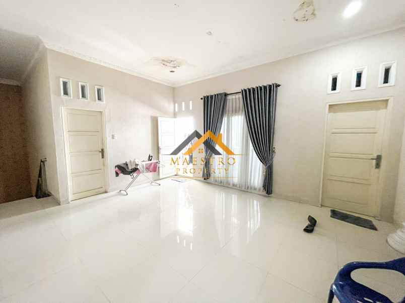 dijual villa komplek green house jalan