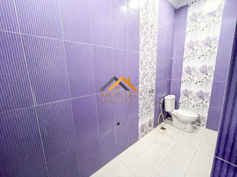 dijual villa komplek green house jalan