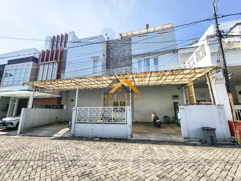 dijual villa komplek taman polonia jalan taman polonia
