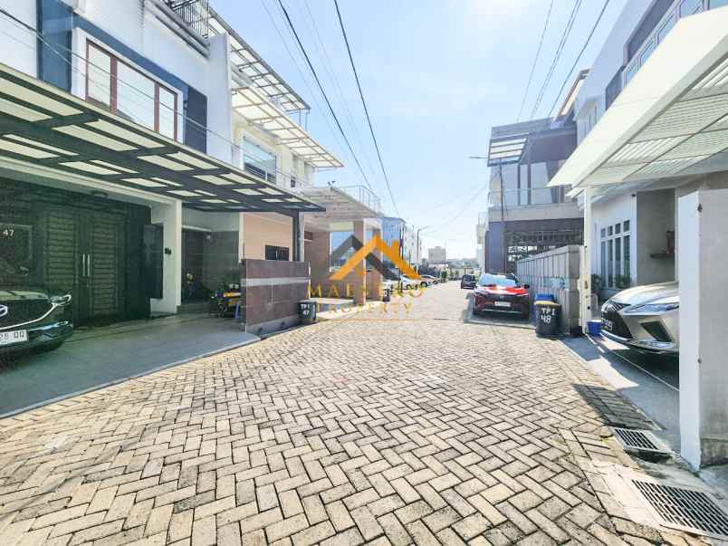 dijual villa komplek taman polonia jalan taman polonia