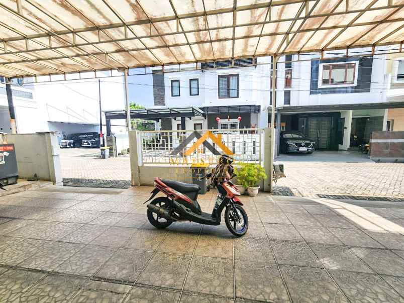 dijual villa komplek taman polonia jalan taman polonia