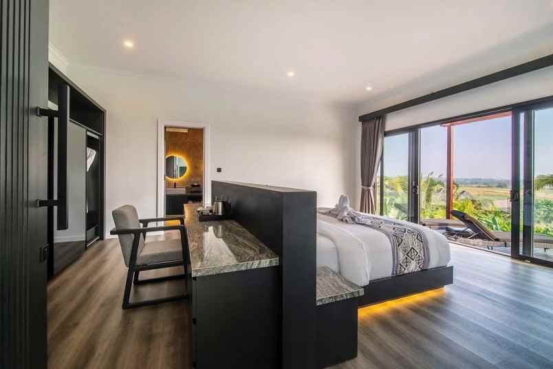 dijual villa mewah dengan view sawah di beraban