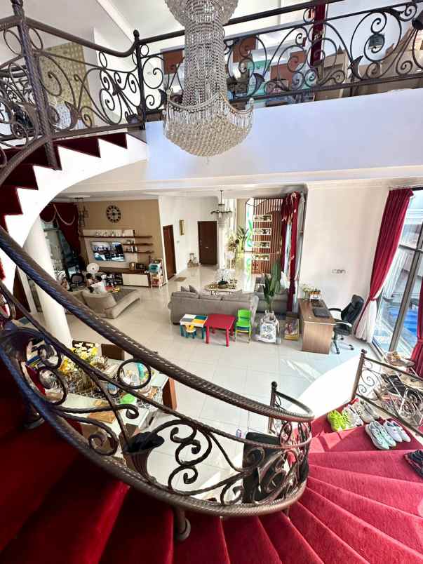 dijuwal rumah sultan 2 lt full furnished