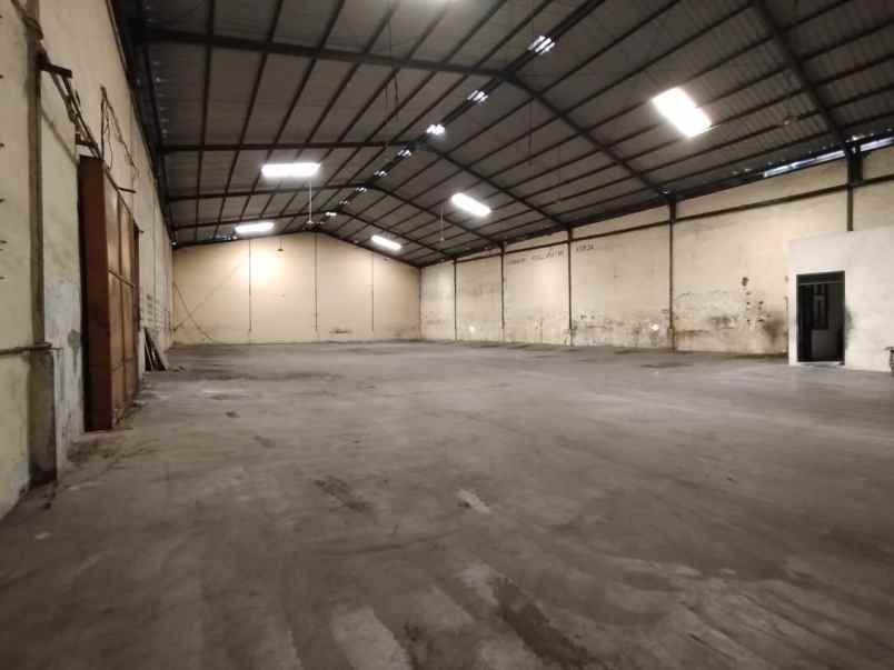 disewakan gudang ex pabrik di margomulyo indah