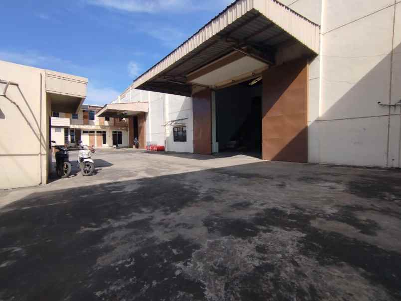 disewakan gudang ex pabrik di margomulyo indah