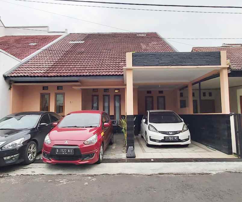disewakan kost komplek intan regency blok