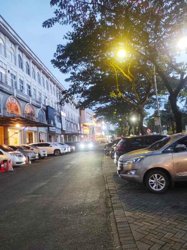 disewakan ruko crown hadap boulevard green lake city