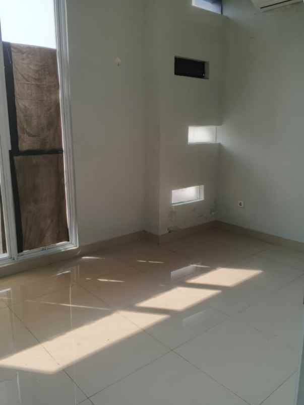 disewakan rumah cluster yarra jgc jakarta
