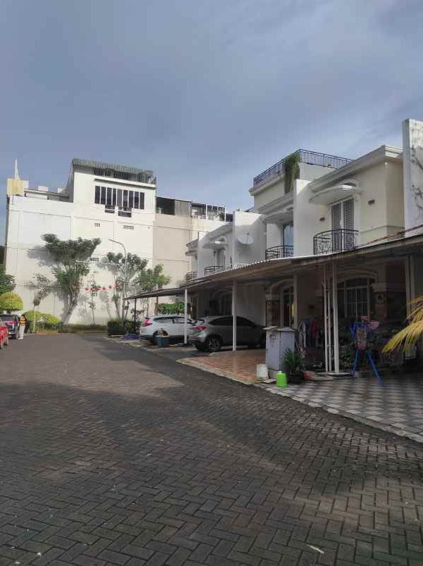 disewakan rumah green lake city cluster europa 6x15