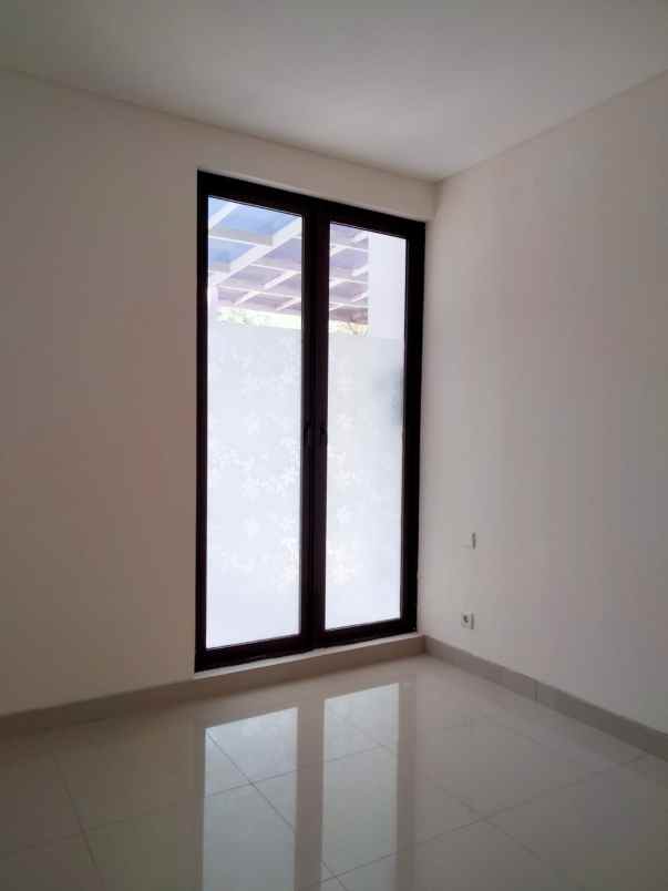 disewakan rumah jakarta garden city