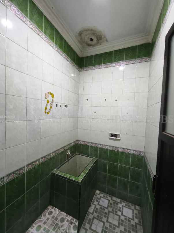 disewakan rumah komplek cemara hijau jalan