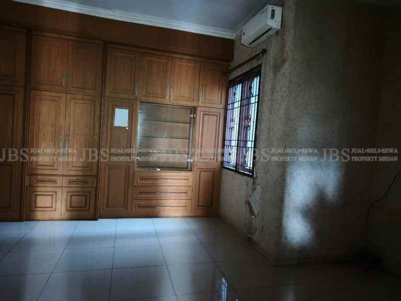 disewakan rumah komplek cemara hijau jalan