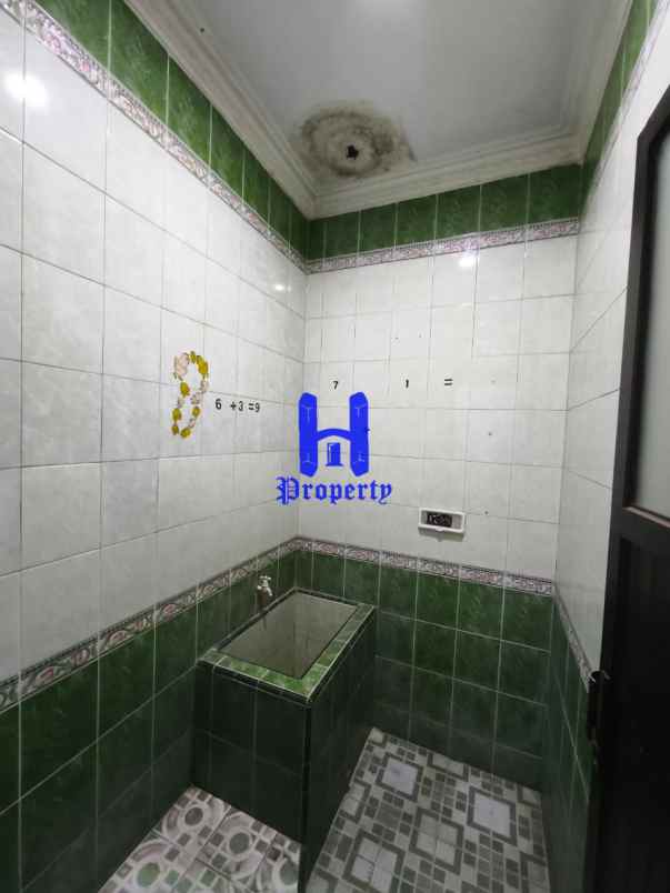 disewakan rumah komplek cemara hijau jalan