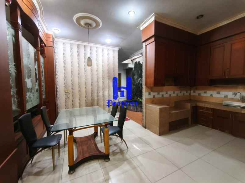disewakan rumah komplek cemara hijau jalan