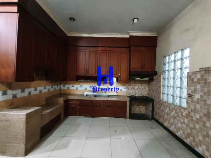 disewakan rumah komplek cemara hijau jalan