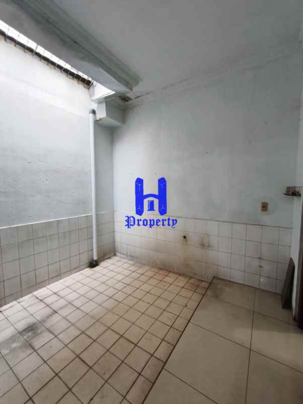 disewakan rumah komplek cemara hijau jalan