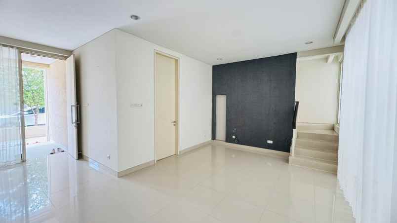 disewakan rumah longbeach pakuwon city