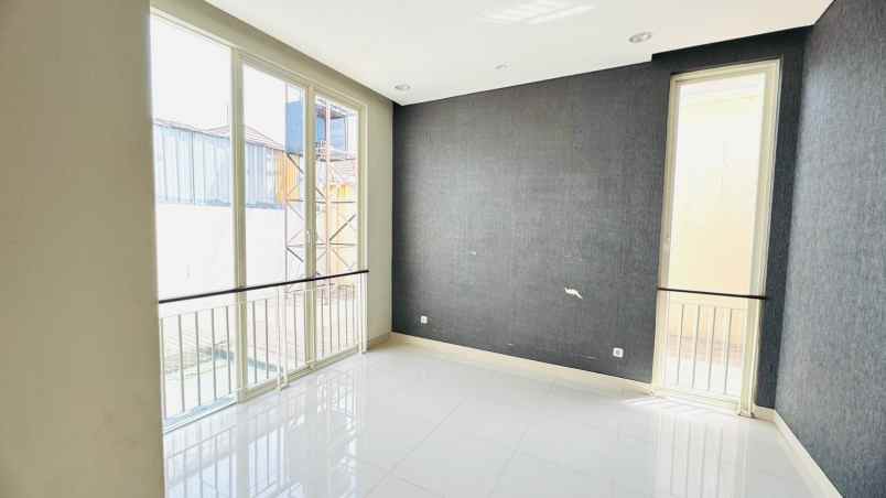 disewakan rumah longbeach pakuwon city